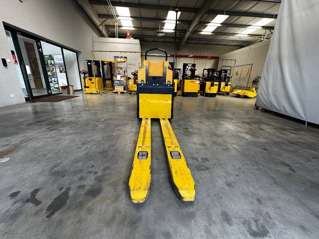 Yale MO25 - Order picker: picture 3 Yale MO25 - Order picker: picture 3