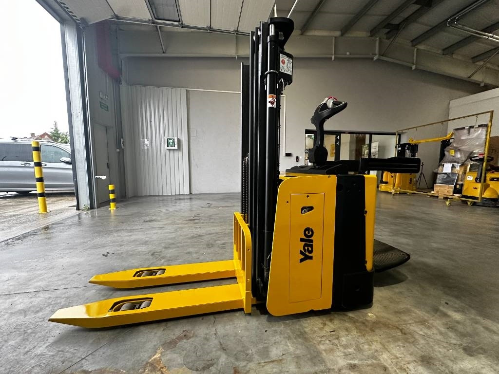 Yale MS12x - Stacker: picture 3 Yale MS12x - Stacker: picture 3