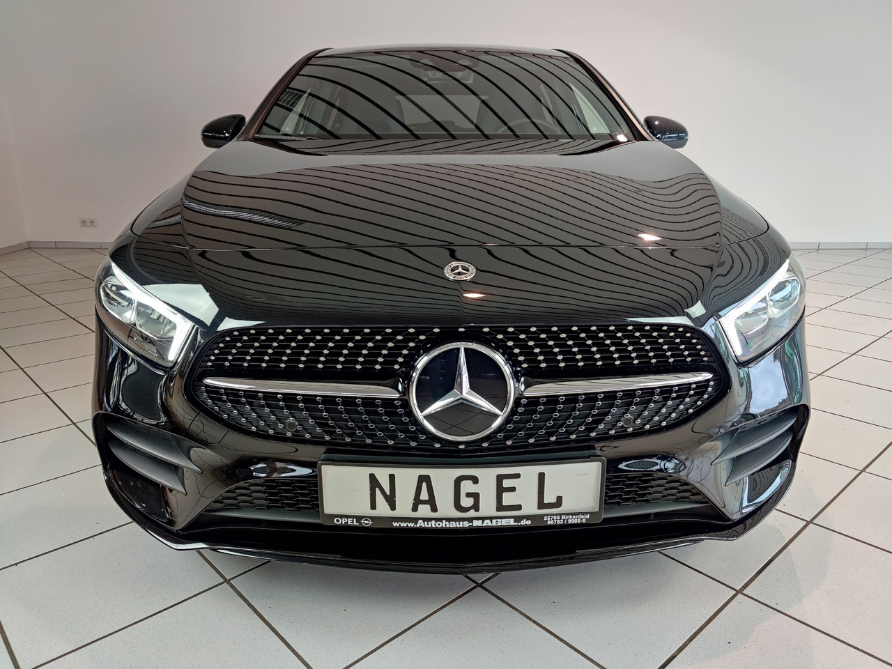 Sedan Mercedes-Benz A 220 d Navi LED Park RüKam AHK: picture 8 Sedan Mercedes-Benz A 220 d Navi LED Park RüKam AHK: picture 8