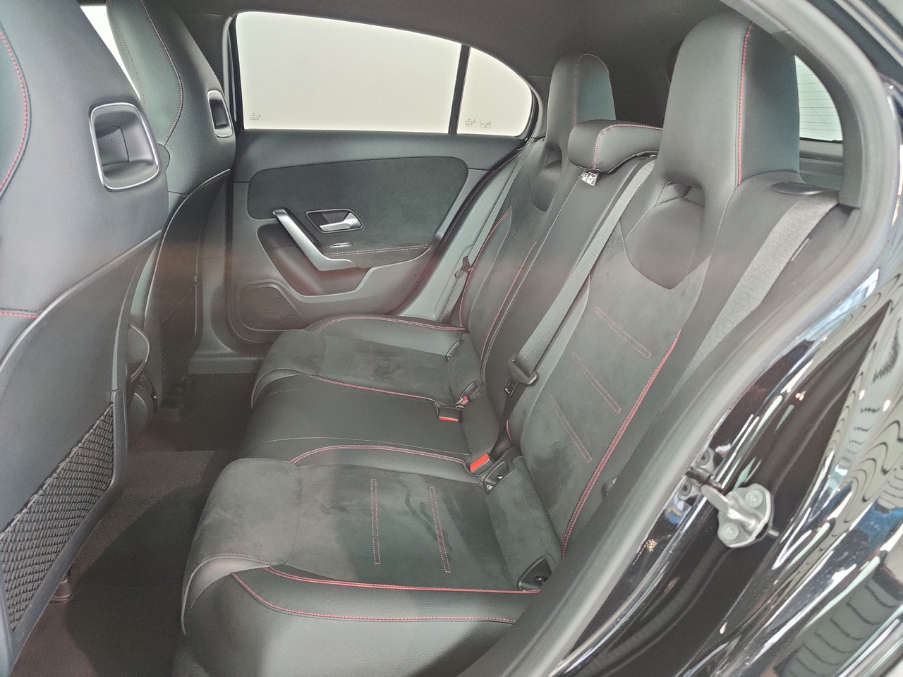 Sedan Mercedes-Benz A 220 d Navi LED Park RüKam AHK: picture 11 Sedan Mercedes-Benz A 220 d Navi LED Park RüKam AHK: picture 11