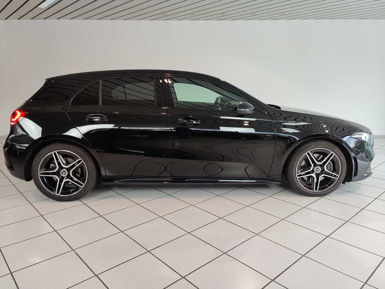 Sedan Mercedes-Benz A 220 d Navi LED Park RüKam AHK: picture 6 Sedan Mercedes-Benz A 220 d Navi LED Park RüKam AHK: picture 6