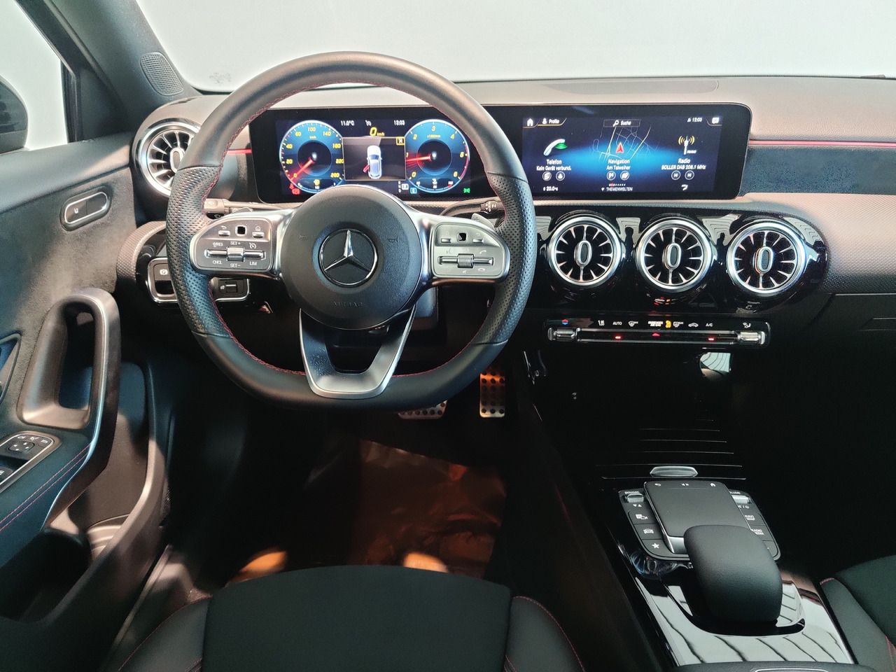 Sedan Mercedes-Benz A 220 d Navi LED Park RüKam AHK: picture 9 Sedan Mercedes-Benz A 220 d Navi LED Park RüKam AHK: picture 9