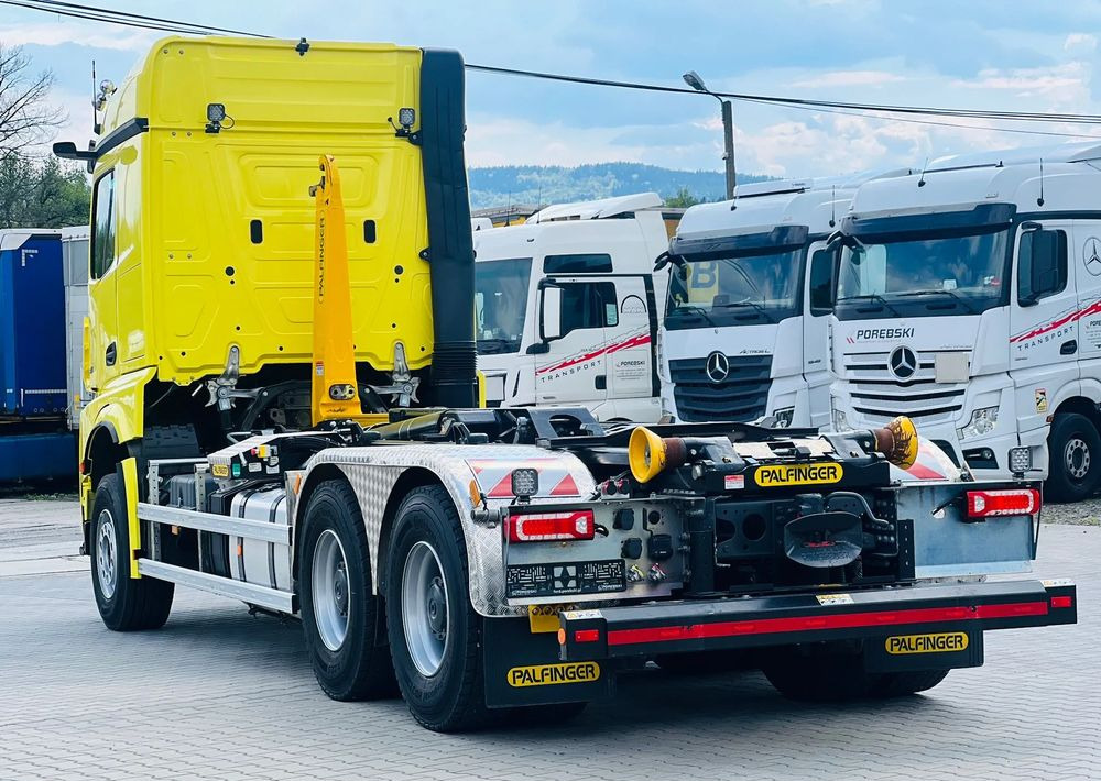 Mercedes-Benz AROCS 2663 / HAKOWIEC / 6X4 / PALFINGER / RETARDER / - Hook lift truck: picture 4 Mercedes-Benz AROCS 2663 / HAKOWIEC / 6X4 / PALFINGER / RETARDER / - Hook lift truck: picture 4
