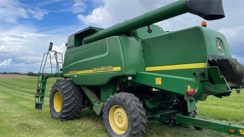John Deere 9560 WTS - Combine harvester: picture 2 John Deere 9560 WTS - Combine harvester: picture 2