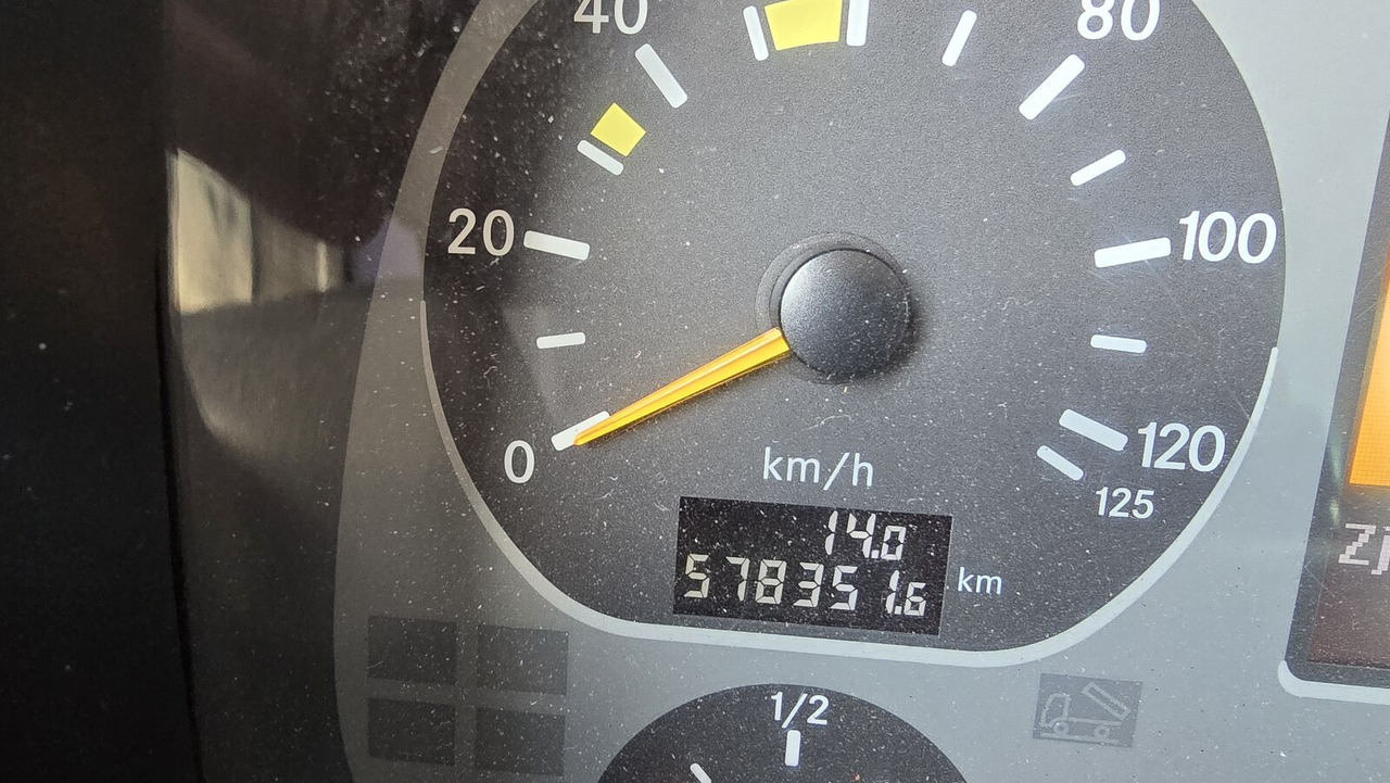 Tipper Mercedes-Benz Actros  3848: picture 9