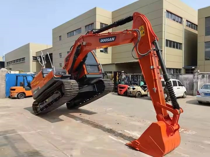 Doosan DX 150 - 9C - Mini excavator: picture 3 Doosan DX 150 - 9C - Mini excavator: picture 3