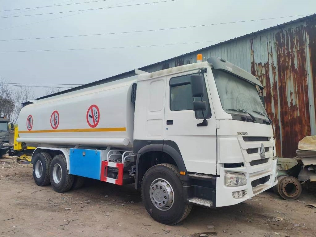 Howo 371 - Tank truck: picture 1 Howo 371 - Tank truck: picture 1