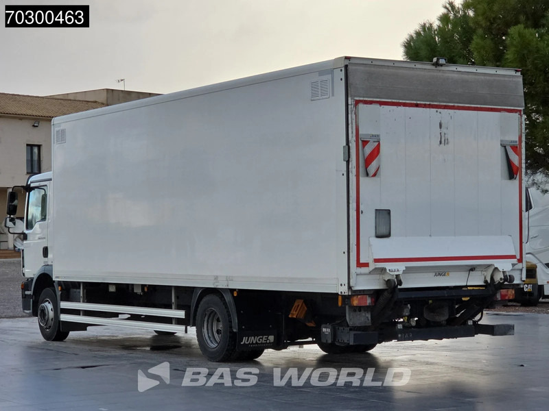 MAN TGM 15.250 4X2 15 Toneladas - Automático - Plataforma elevadora trasera - Euro 6 - Box truck: picture 2 MAN TGM 15.250 4X2 15 Toneladas - Automático - Plataforma elevadora trasera - Euro 6 - Box truck: picture 2