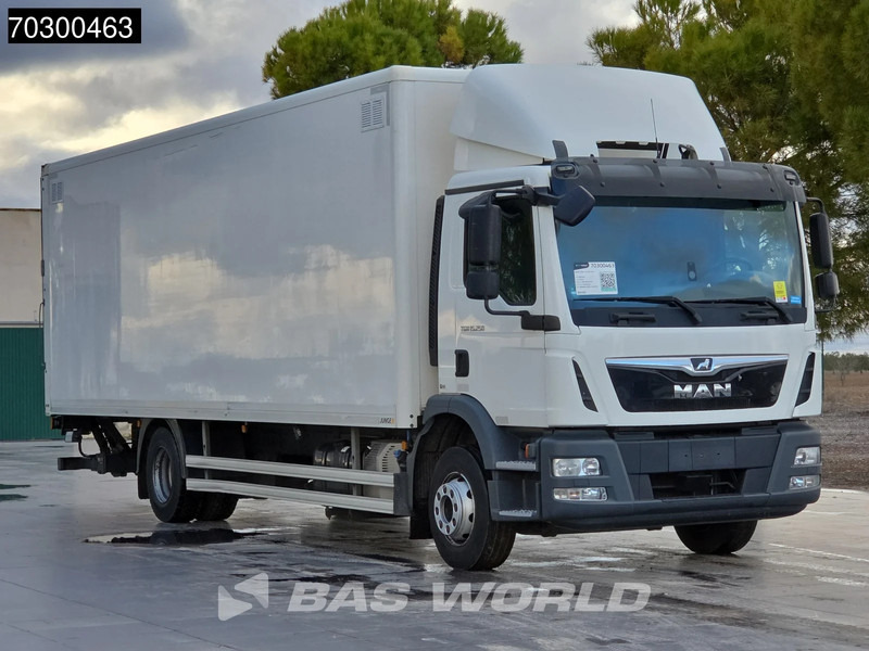 MAN TGM 15.250 4X2 15 Toneladas - Automático - Plataforma elevadora trasera - Euro 6 - Box truck: picture 3 MAN TGM 15.250 4X2 15 Toneladas - Automático - Plataforma elevadora trasera - Euro 6 - Box truck: picture 3