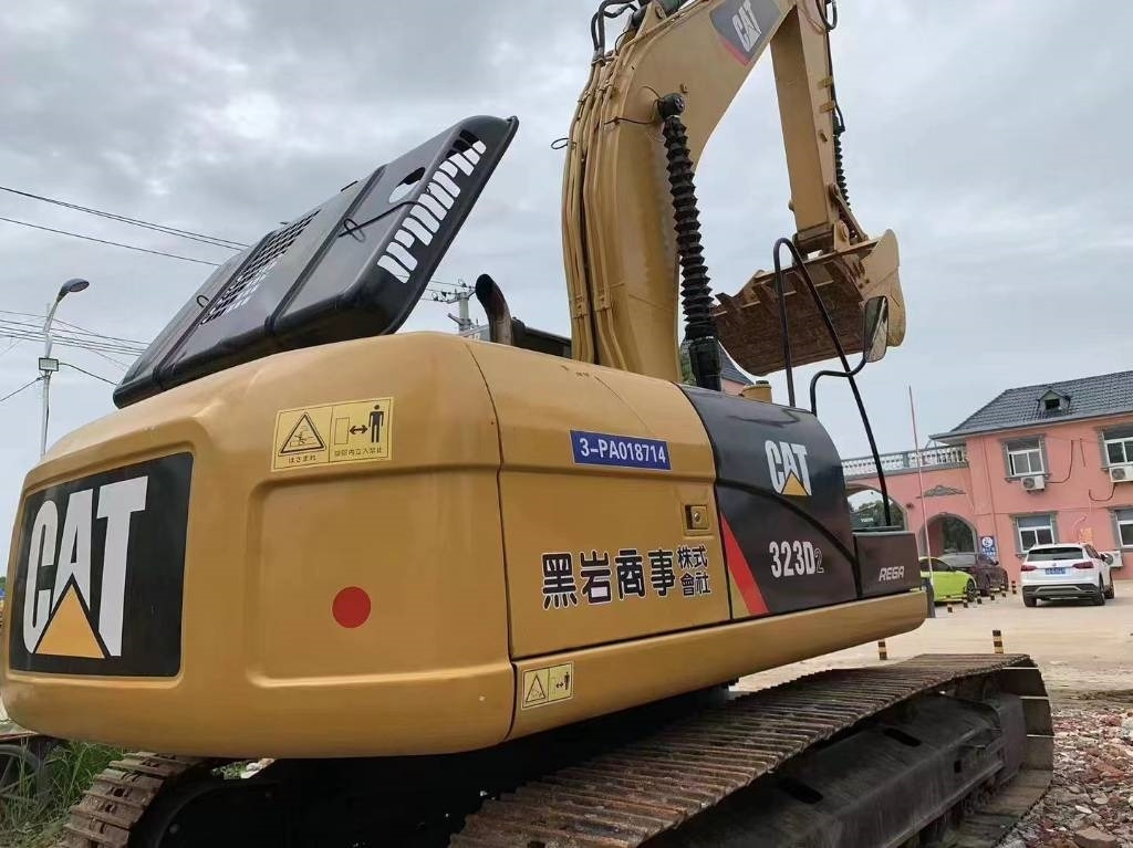 CAT 323D - Crawler excavator: picture 4 CAT 323D - Crawler excavator: picture 4