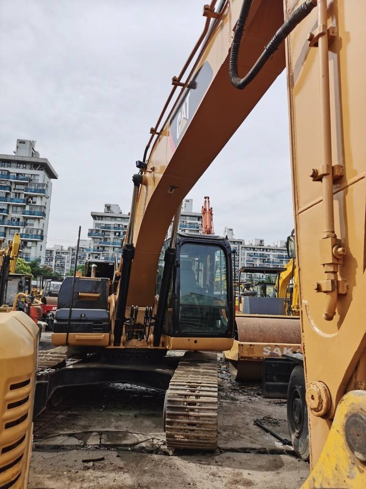 CAT 323D - Crawler excavator: picture 1 CAT 323D - Crawler excavator: picture 1