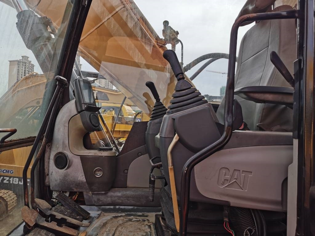 CAT 323D - Crawler excavator: picture 4 CAT 323D - Crawler excavator: picture 4