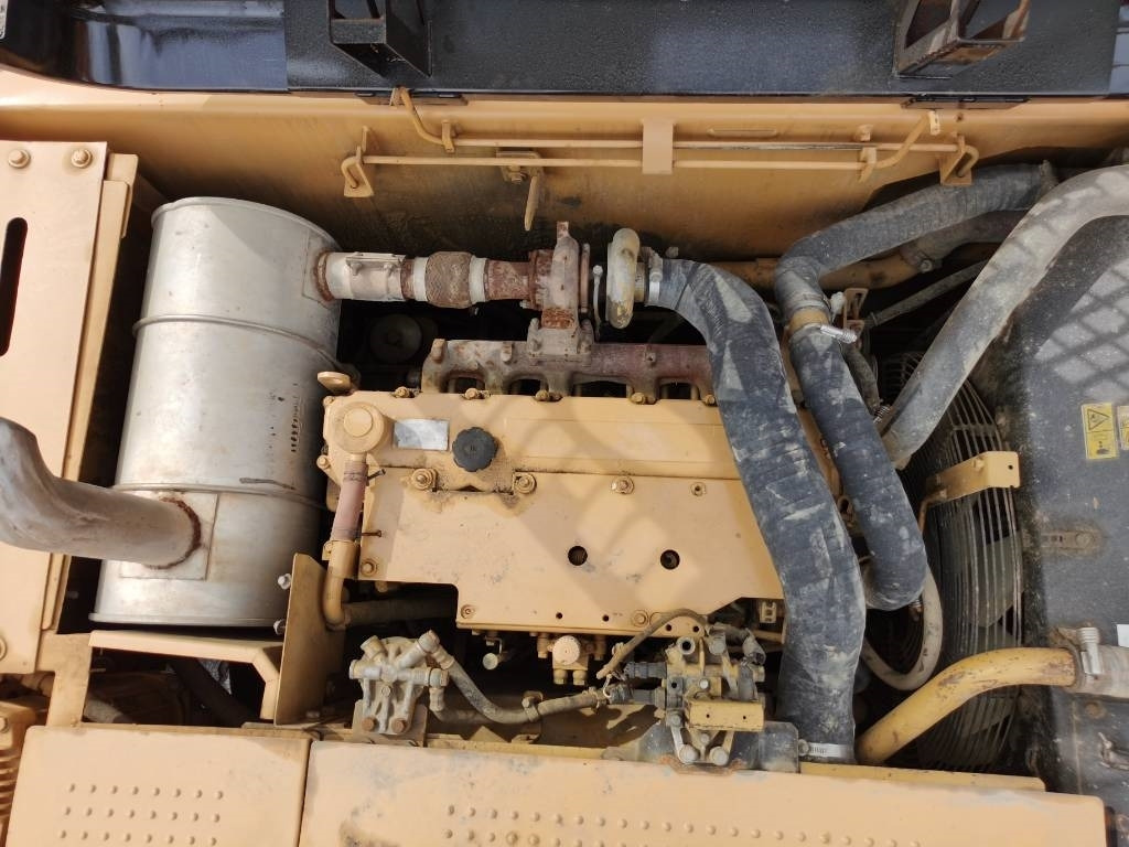 CAT 323D - Crawler excavator: picture 3 CAT 323D - Crawler excavator: picture 3