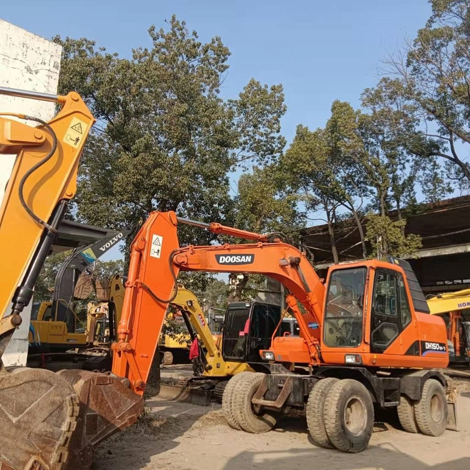 Doosan DH150W-7 - Wheel excavator: picture 3 Doosan DH150W-7 - Wheel excavator: picture 3