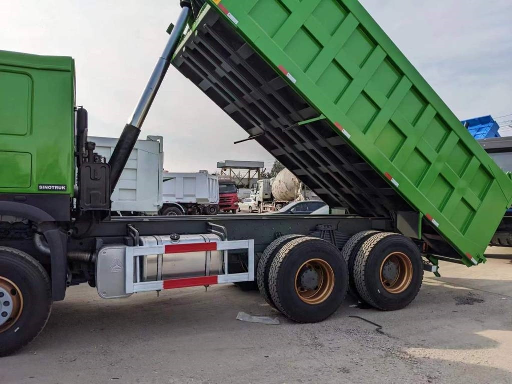 Tipper Howo 371 6x4: picture 10