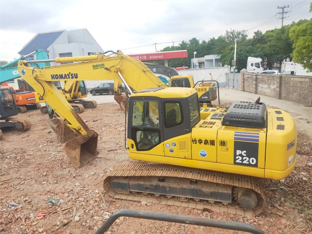 Komatsu PC220-7 - Crawler excavator: picture 1 Komatsu PC220-7 - Crawler excavator: picture 1