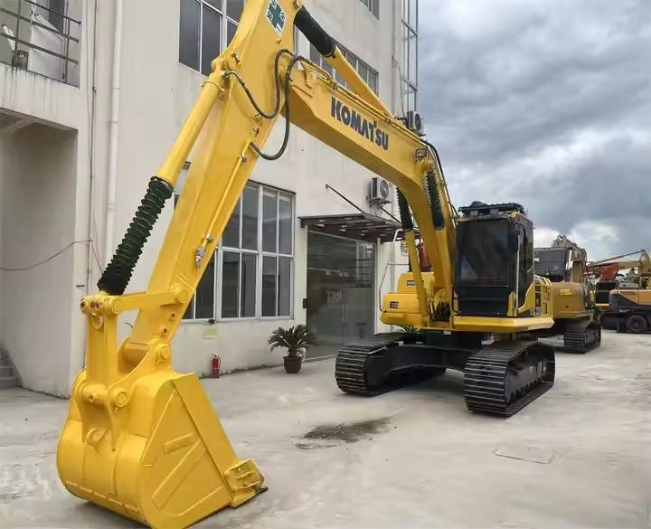 Komatsu PC220-8 - Crawler excavator: picture 1 Komatsu PC220-8 - Crawler excavator: picture 1