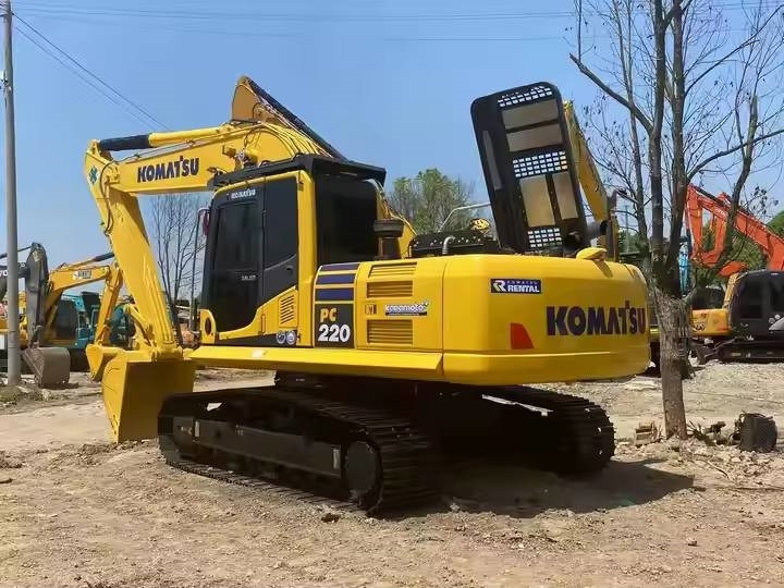 Komatsu PC220-8 - Crawler excavator: picture 2 Komatsu PC220-8 - Crawler excavator: picture 2