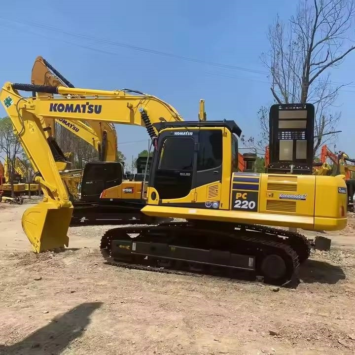 Komatsu PC220-8 - Crawler excavator: picture 1 Komatsu PC220-8 - Crawler excavator: picture 1
