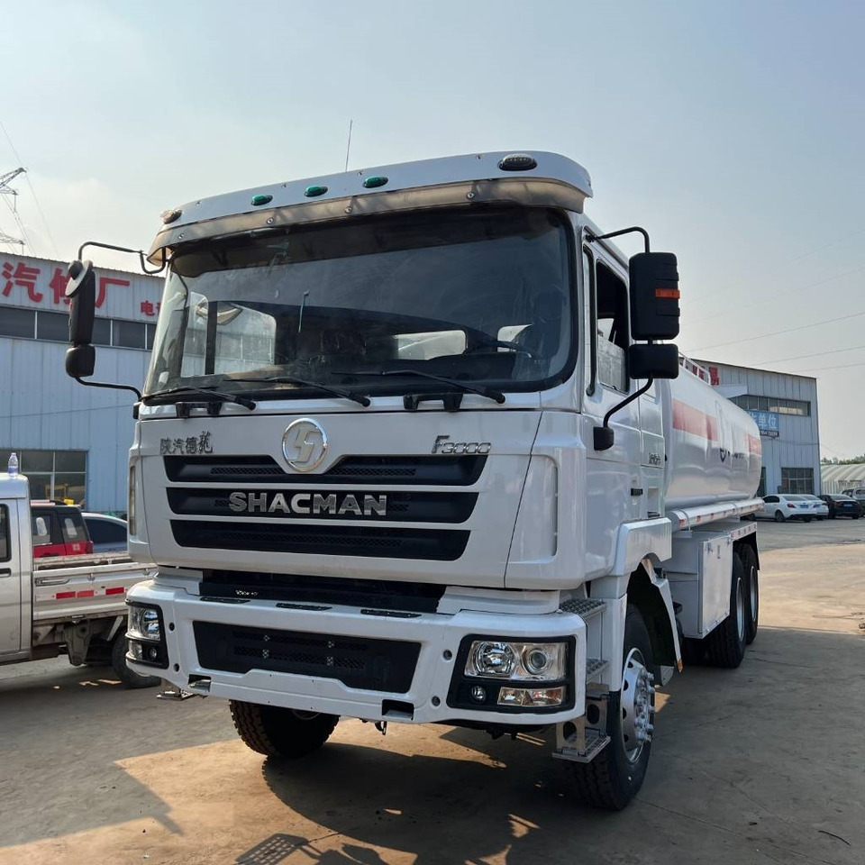 Shacman F3000 6x4 - Tank truck: picture 1 Shacman F3000 6x4 - Tank truck: picture 1