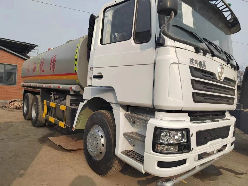 Shacman F3000 6x4 - Tank truck: picture 2 Shacman F3000 6x4 - Tank truck: picture 2