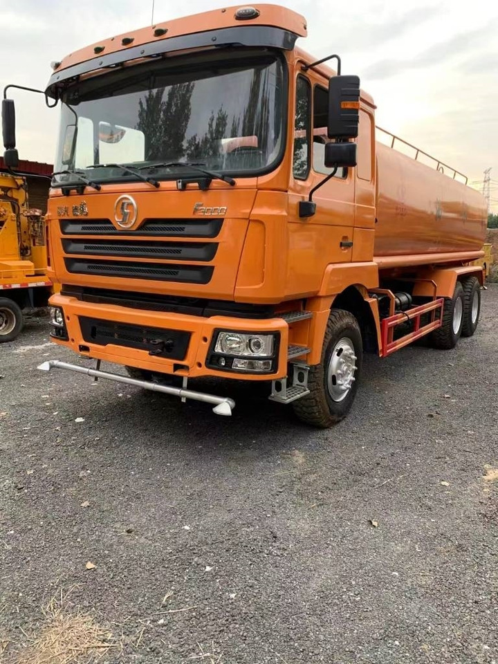 Shacman F3000 6x4 - Tank truck: picture 3 Shacman F3000 6x4 - Tank truck: picture 3