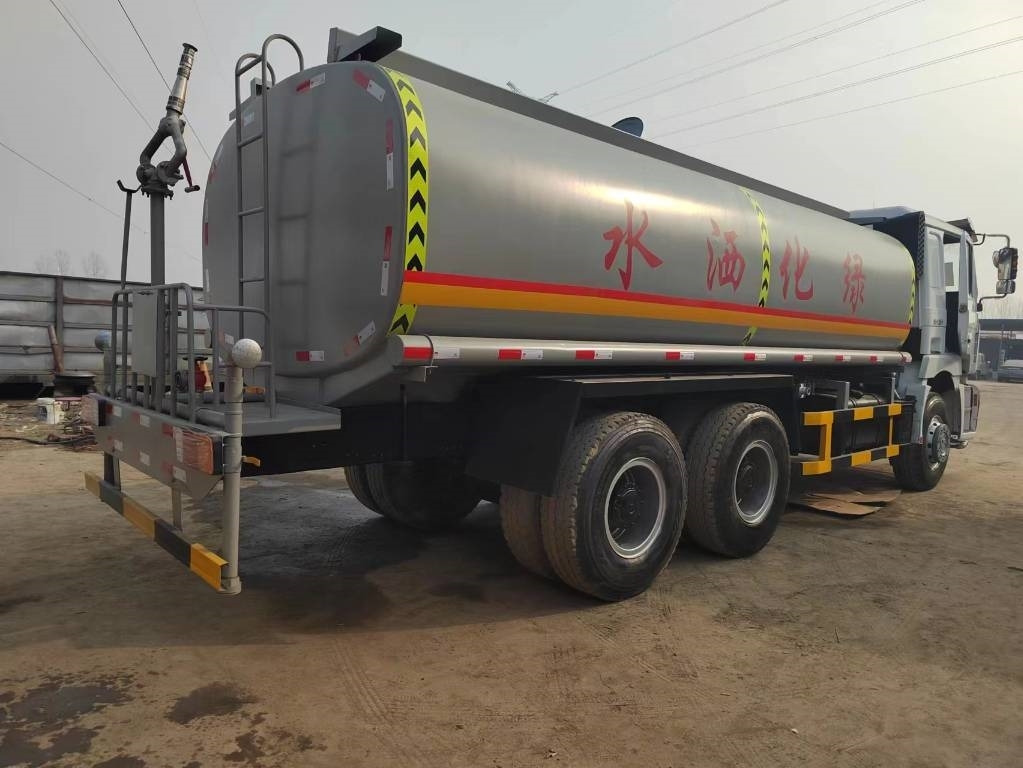 Shacman F3000 6x4 - Tank truck: picture 3 Shacman F3000 6x4 - Tank truck: picture 3