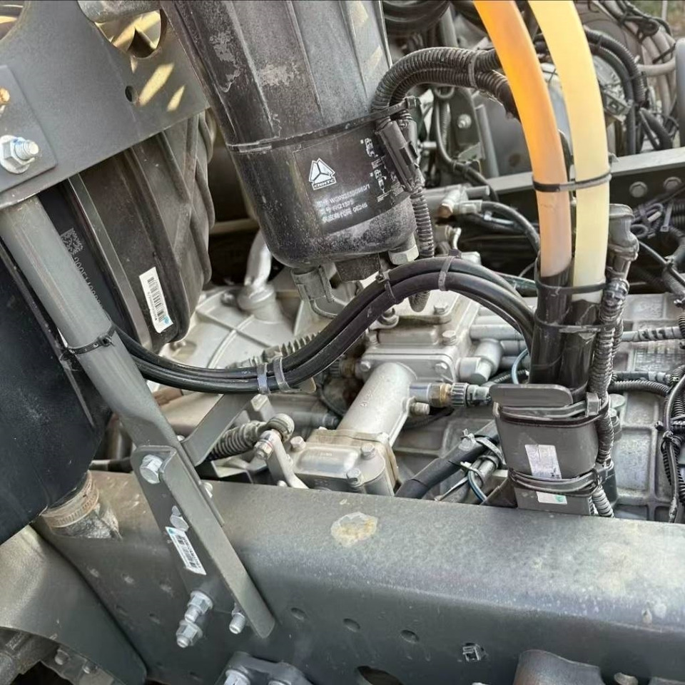 Howo 371 6x4 - Tractor unit: picture 5 Howo 371 6x4 - Tractor unit: picture 5