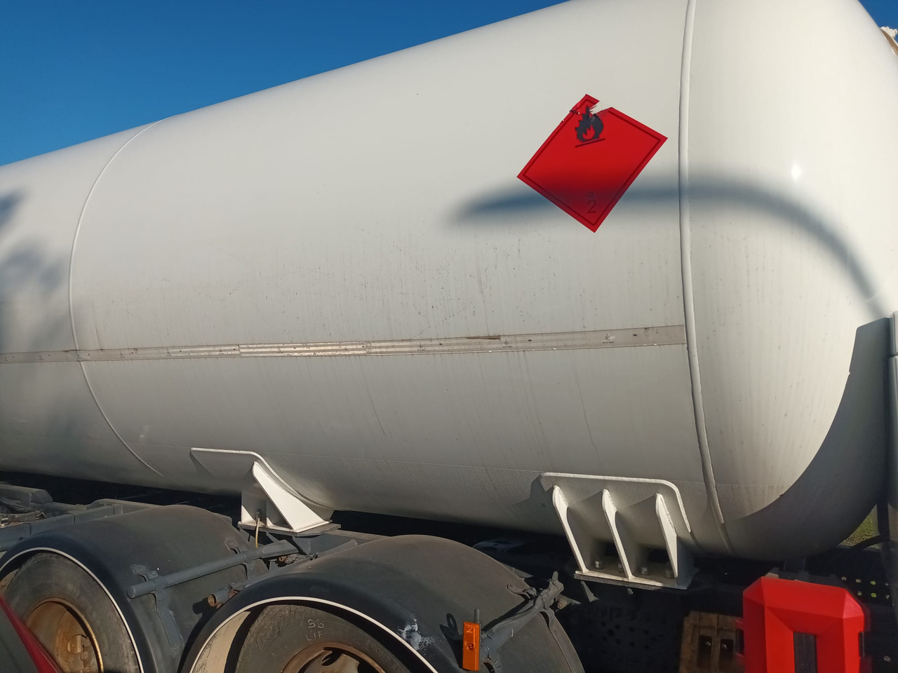 MERCEDES-BENZ Actros 2542 LKG Tanker 6x2 - Tank truck: picture 5 MERCEDES-BENZ Actros 2542 LKG Tanker 6x2 - Tank truck: picture 5