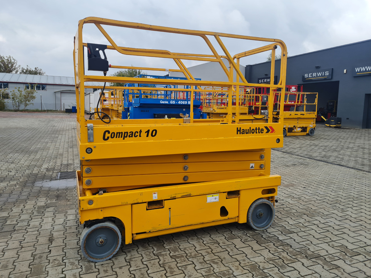 Haulotte Compact 10 - Scissor lift: picture 4 Haulotte Compact 10 - Scissor lift: picture 4