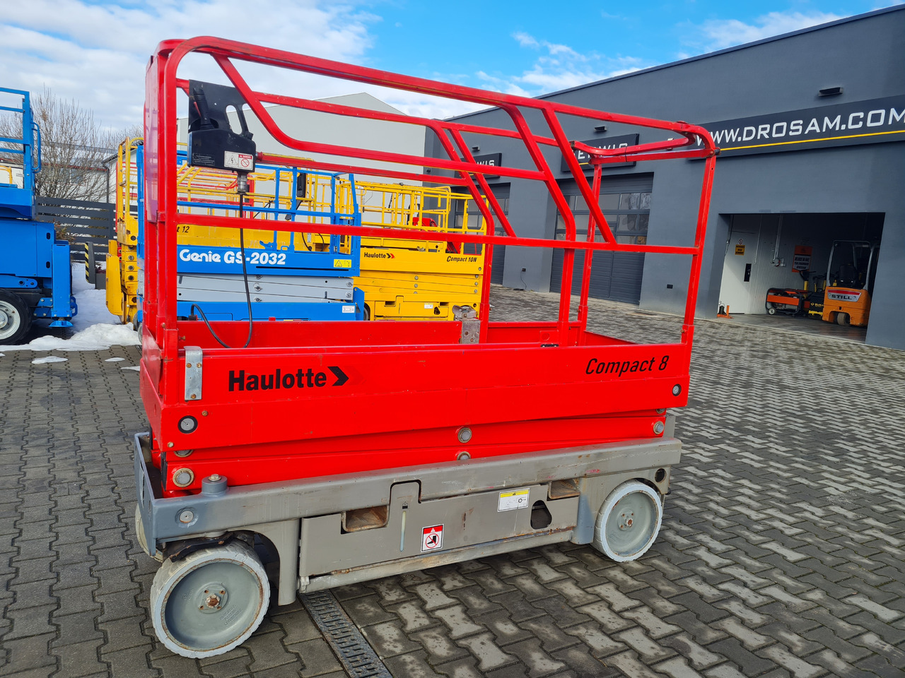 Haulotte Compact 8 - Scissor lift: picture 3 Haulotte Compact 8 - Scissor lift: picture 3