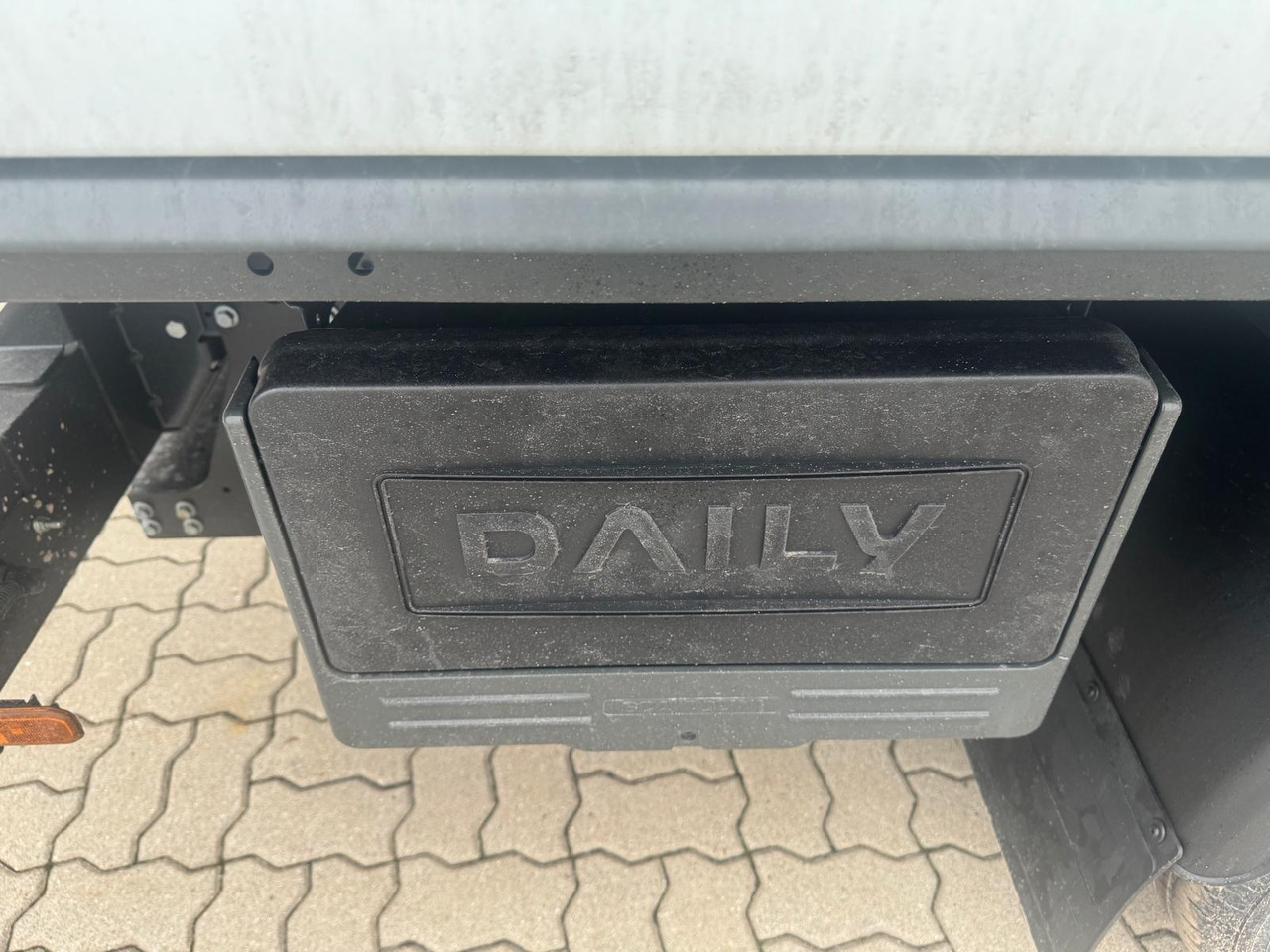 Iveco Daily 35C18 - Tipper van: picture 5 Iveco Daily 35C18 - Tipper van: picture 5