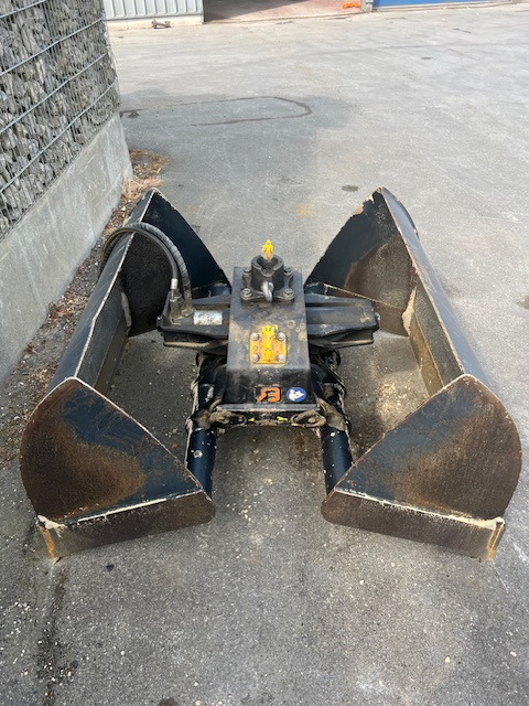 GB KBX120 - Clamshell bucket: picture 4 GB KBX120 - Clamshell bucket: picture 4