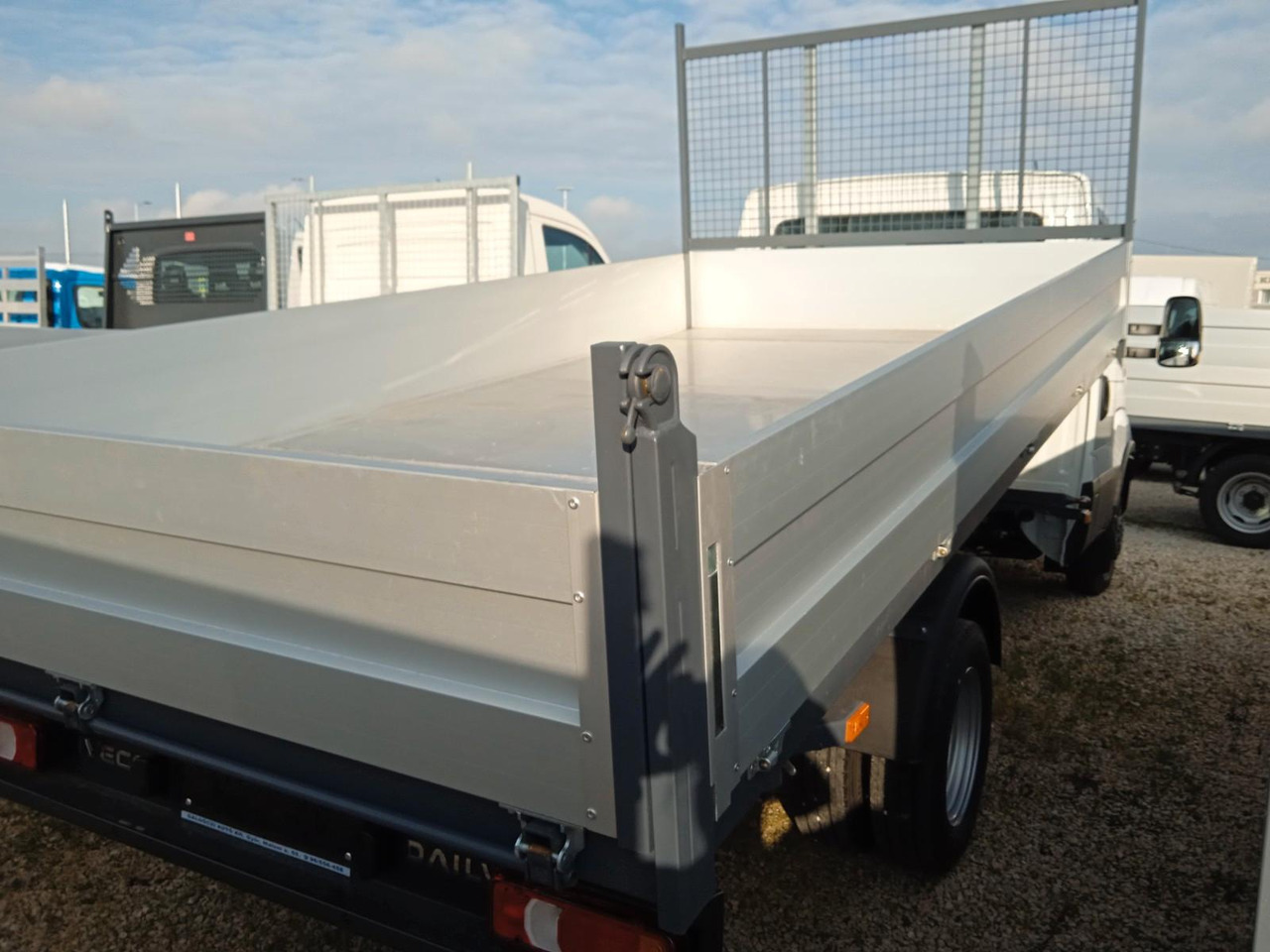 Iveco Daily 35C18H Dreiseitenkipper - Tipper van: picture 2 Iveco Daily 35C18H Dreiseitenkipper - Tipper van: picture 2