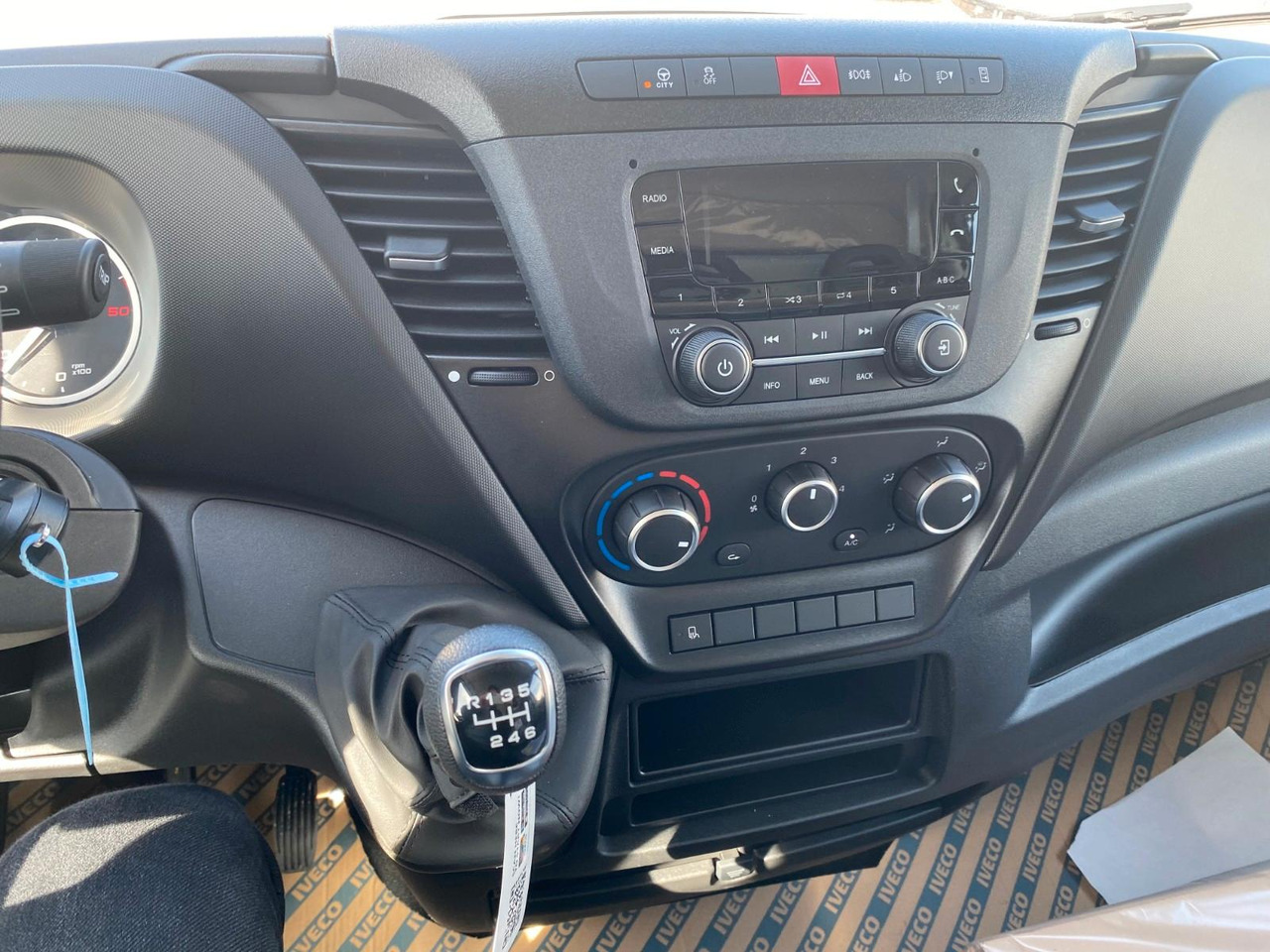 Iveco Daily Koffer mit LBW SOFORT Euro6E - Box van: picture 3 Iveco Daily Koffer mit LBW SOFORT Euro6E - Box van: picture 3