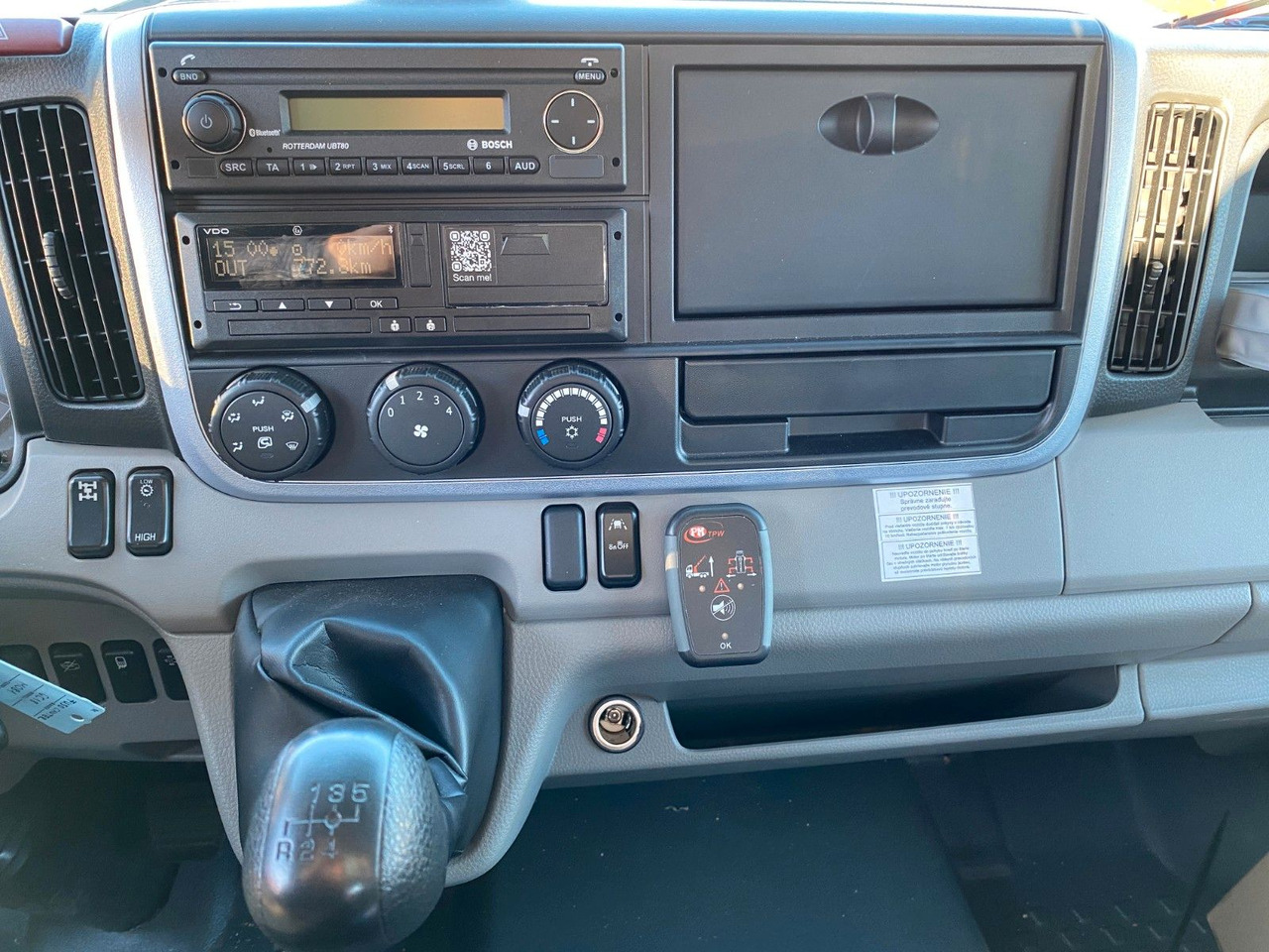 Mitsubishi FUSO CANTER 6C18 4WD PRITSCHE+PM 6522P KRAN - Open body delivery van: picture 5 Mitsubishi FUSO CANTER 6C18 4WD PRITSCHE+PM 6522P KRAN - Open body delivery van: picture 5