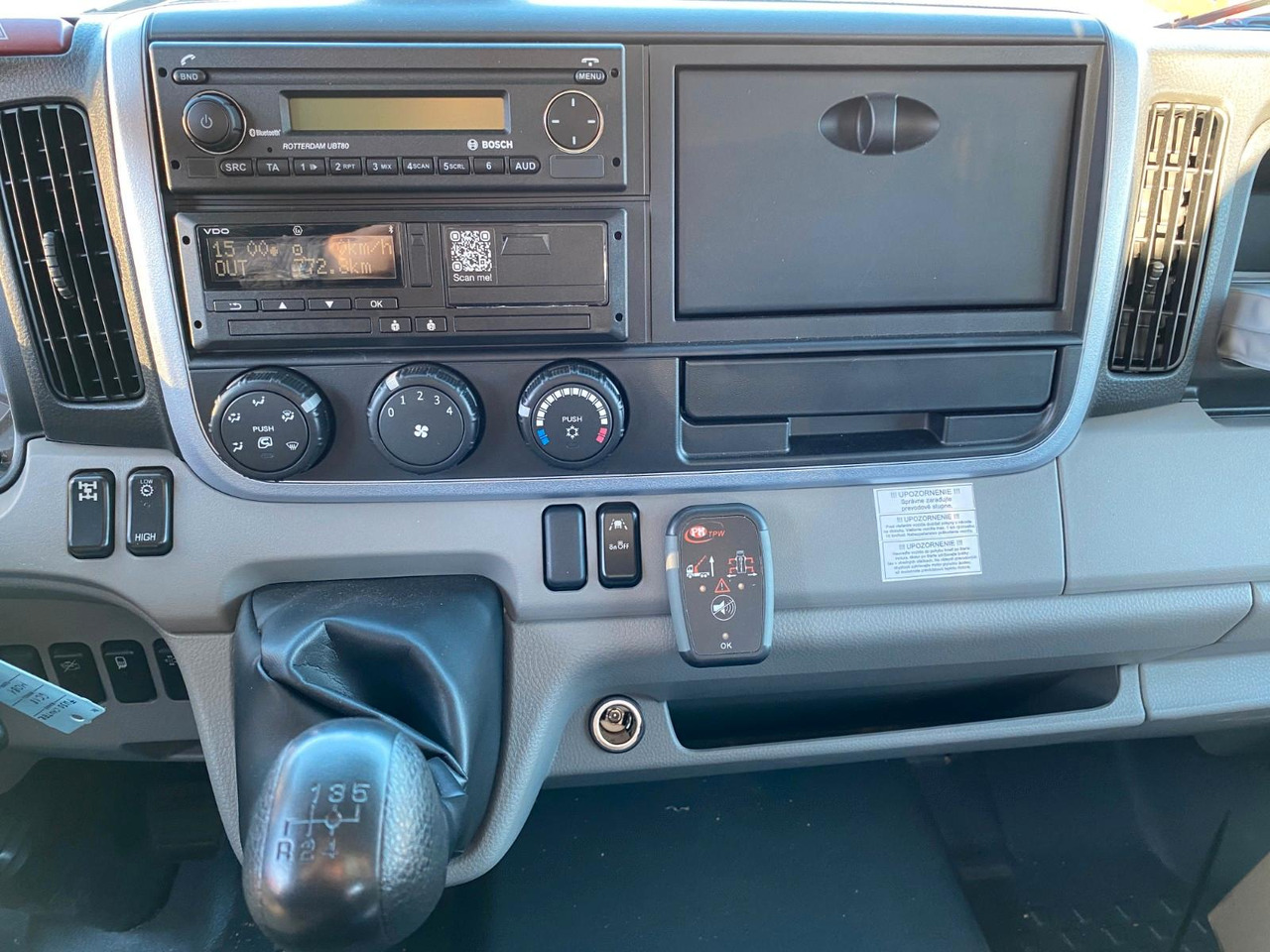 Mitsubishi FUSO CANTER 6C18 4WD PRITSCHE+PM 6522P KRAN - Open body delivery van: picture 5 Mitsubishi FUSO CANTER 6C18 4WD PRITSCHE+PM 6522P KRAN - Open body delivery van: picture 5