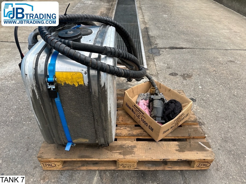 HYVA Tank, pump, hoses, control valve - Hydraulic tank: picture 1 HYVA Tank, pump, hoses, control valve - Hydraulic tank: picture 1