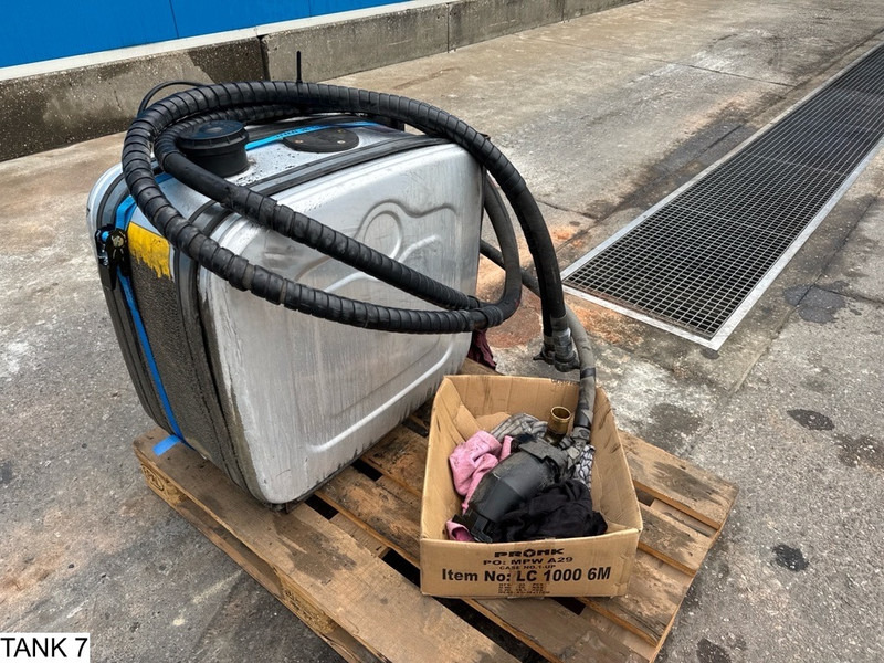 HYVA Tank, pump, hoses, control valve - Hydraulic tank: picture 2 HYVA Tank, pump, hoses, control valve - Hydraulic tank: picture 2