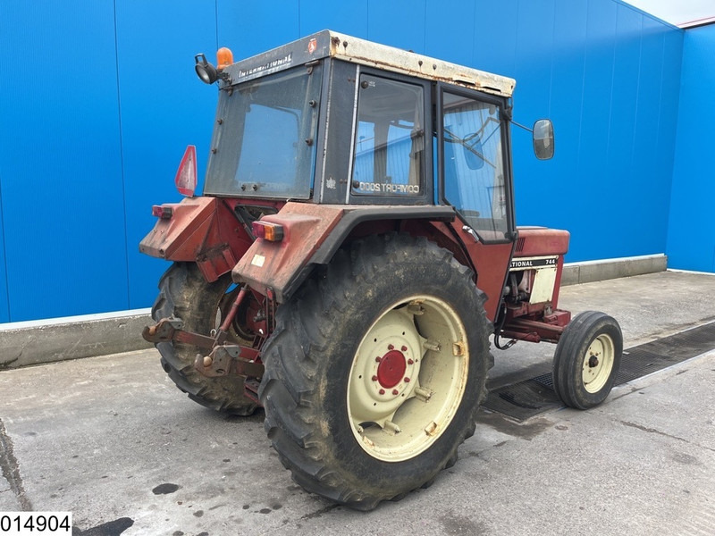 International 744 54 kW 72 HP, Manual - Farm tractor: picture 2 International 744 54 kW 72 HP, Manual - Farm tractor: picture 2