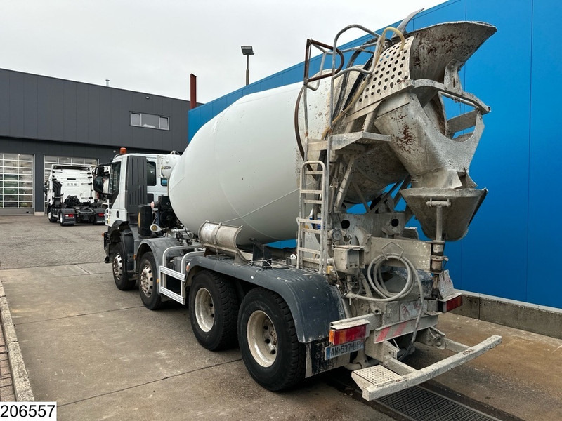 Iveco Trakker 360 8x4, EURO 5, CIFA mixer - Concrete mixer truck: picture 2 Iveco Trakker 360 8x4, EURO 5, CIFA mixer - Concrete mixer truck: picture 2