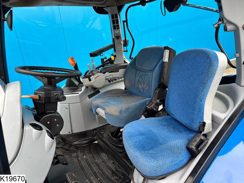 New Holland T6080 - Farm tractor: picture 5 New Holland T6080 - Farm tractor: picture 5