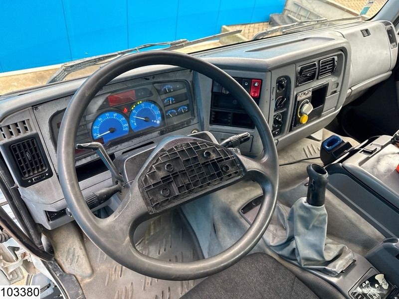 Renault Kerax 370 8x4, EURO 3, Cifa, 9m3, Remote - Concrete mixer truck: picture 5 Renault Kerax 370 8x4, EURO 3, Cifa, 9m3, Remote - Concrete mixer truck: picture 5