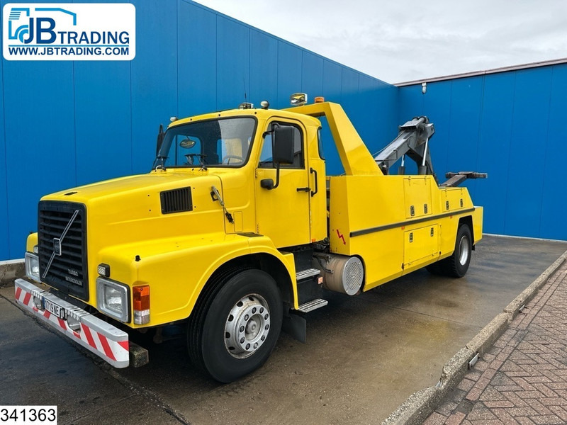 Volvo N 10 Wrecker, Steel suspension - Crane truck: picture 1 Volvo N 10 Wrecker, Steel suspension - Crane truck: picture 1