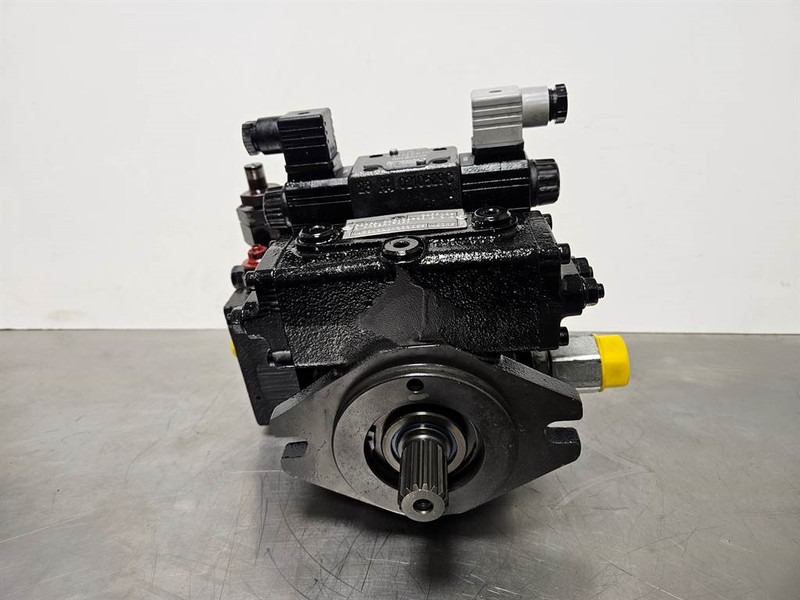 Giant 451T-Bondioli& Pavesi M4PV28-28-Drive pump/Rijpomp - Hydraulics for Construction machinery: picture 2 Giant 451T-Bondioli& Pavesi M4PV28-28-Drive pump/Rijpomp - Hydraulics for Construction machinery: picture 2