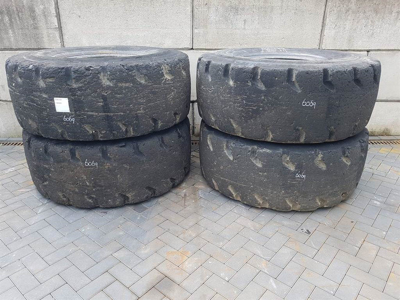 Goodyear 23.5-25 - Tyre/Reifen/Band - Tire for Construction machinery: picture 1 Goodyear 23.5-25 - Tyre/Reifen/Band - Tire for Construction machinery: picture 1