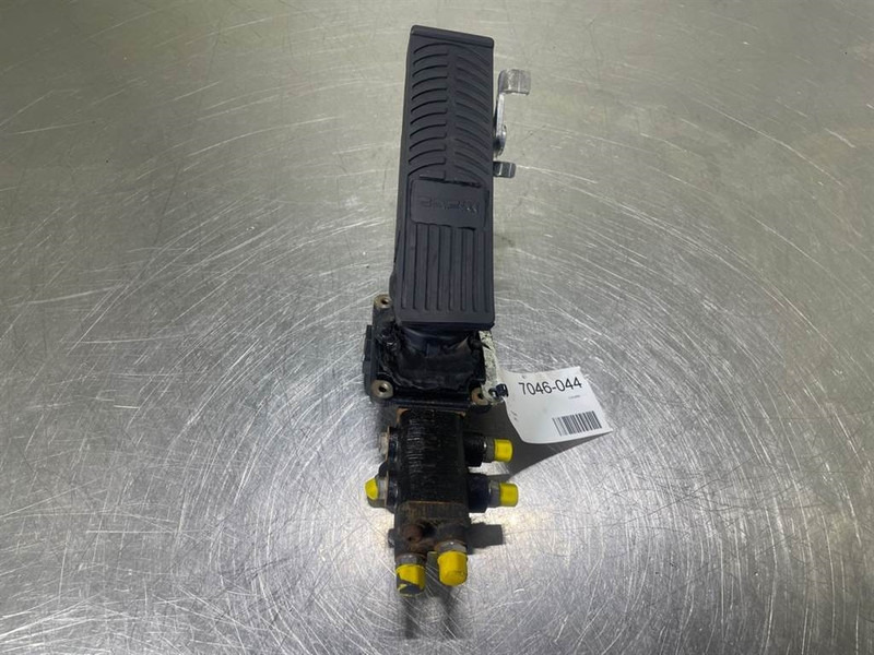 Mecalac 12MTX-5360657-Brake valve/Bremsventile/Remventiel - Hydraulics for Construction machinery: picture 2 Mecalac 12MTX-5360657-Brake valve/Bremsventile/Remventiel - Hydraulics for Construction machinery: picture 2