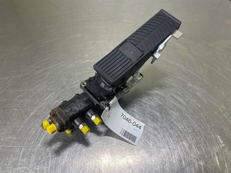 Mecalac 12MTX-5360657-Brake valve/Bremsventile/Remventiel - Hydraulics for Construction machinery: picture 3 Mecalac 12MTX-5360657-Brake valve/Bremsventile/Remventiel - Hydraulics for Construction machinery: picture 3