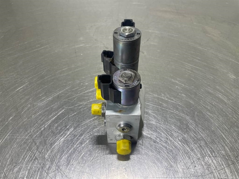 Mecalac 12MTX-6090387-Servo valve/Servoventil/Servoventiel - Hydraulics for Construction machinery: picture 3 Mecalac 12MTX-6090387-Servo valve/Servoventil/Servoventiel - Hydraulics for Construction machinery: picture 3