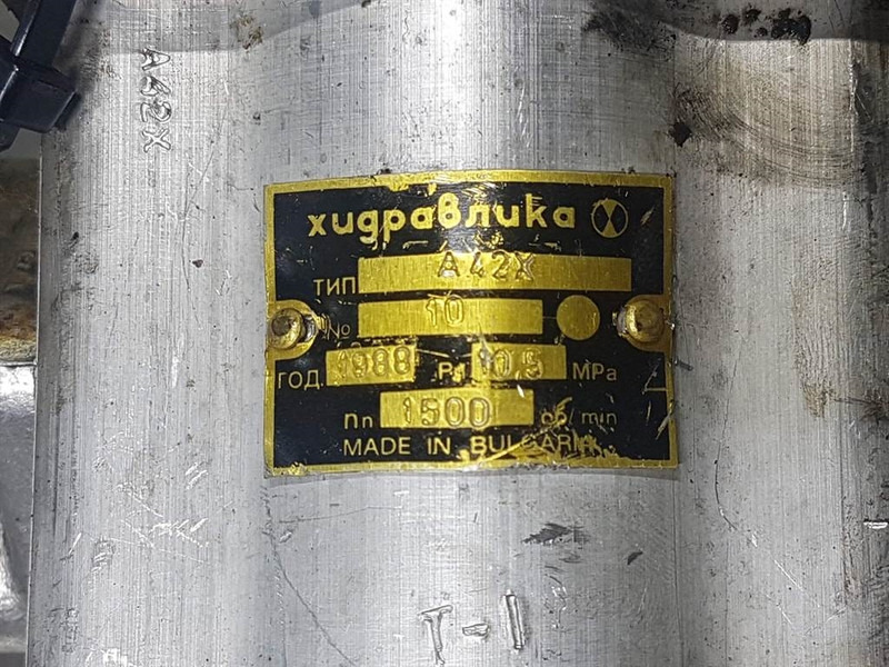 Perkins T4.236-XugpaBnuka A42X-Gearpump/Zahnradpumpe - Hydraulics for Construction machinery: picture 4 Perkins T4.236-XugpaBnuka A42X-Gearpump/Zahnradpumpe - Hydraulics for Construction machinery: picture 4